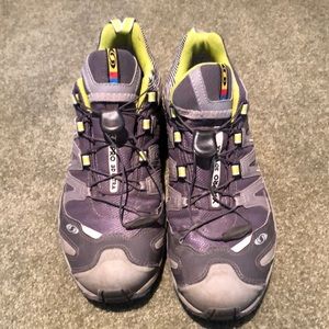 Salomon hiking sneaker